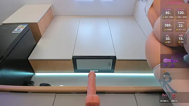 Snapshot of maakimo chatting on October 9, 2025, 6:47 am maakimo online show from October 9, 2025, 6:47 am