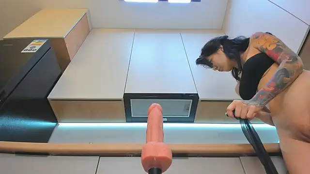 Snapshot of maakimo chatting on October 15, 2025, 5:06 am maakimo online show from October 15, 2025, 5:06 am