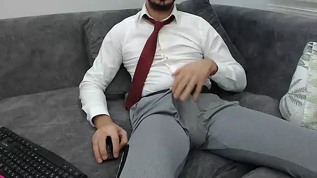 Naughtb0y online show from November 16, 2025, 9:41 pm