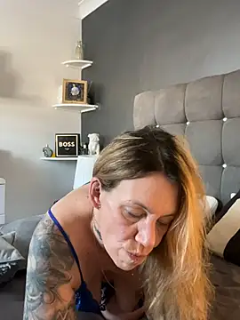 blondebitch2 online show from February 5, 2025, 12:27 pm