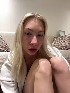 LuisaBecker online show from January 2, 2025, 6:34 pm