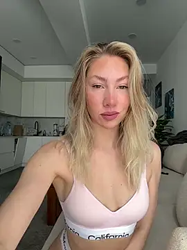 LuisaBecker online show from March 22, 2026, 9:44 am