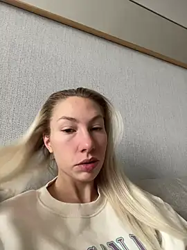 LuisaBecker online show from January 7, 2025, 9:40 am