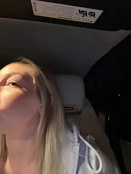 LuisaBecker online show from February 2, 2026, 8:19 pm