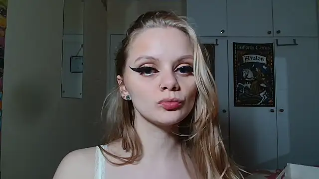 CherrysGotCakes online show from December 26, 2024, 6:43 pm