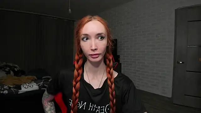 Snapshot of Roxy_Silver chatting on October 14, 2025, 4:18 pm Roxy Silver online show from October 14, 2025, 4:18 pm