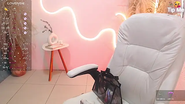 Snapshot of ViolettaHotLatin_ chatting on February 10, 2026, 12:37 pm ViolettaHotLatin online show from February 10, 2026, 12:37 pm