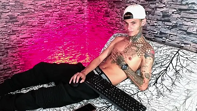 Stuart Boy  online show from September 16, 2025, 3:07 am