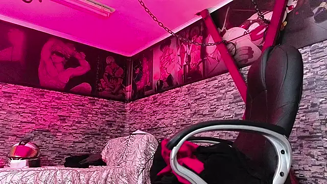 Stuart Boy  online show from October 7, 2025, 4:57 am