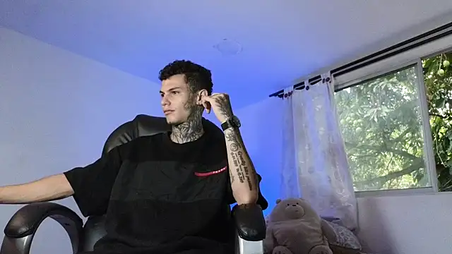 Stuart Boy  online show from October 18, 2025, 7:27 pm