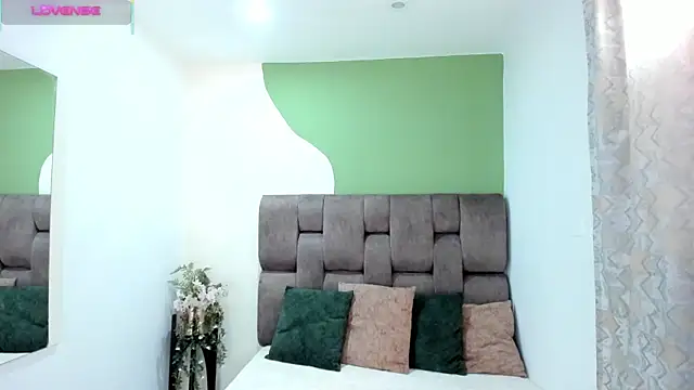  AlejaCruz  online show from November 22, 2025, 7:24 pm