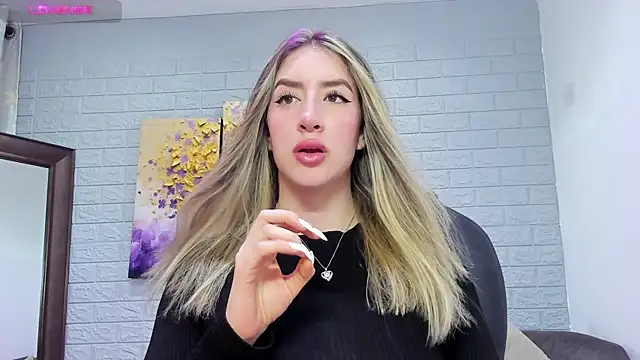  AlejaCruz  online show from December 19, 2025, 7:27 pm