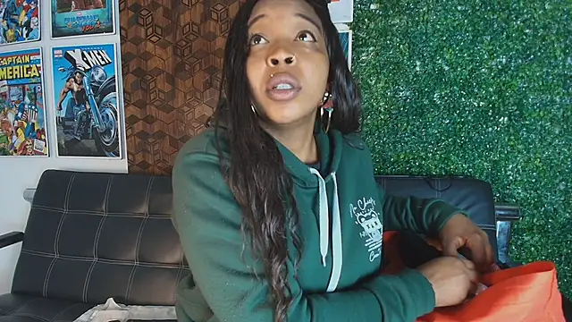 Snapshot of Charlotte__Brown_ chatting on October 1, 2025, 1:15 pm Charlotte  Brown  online show from October 1, 2025, 1:15 pm