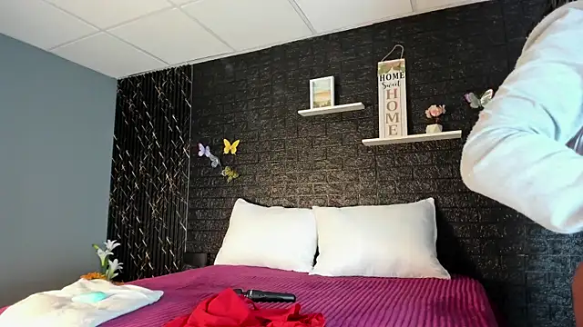 Snapshot of Charlotte__Brown_ chatting on February 25, 2025, 1:32 pm Charlotte  Brown  online show from February 25, 2025, 1:32 pm