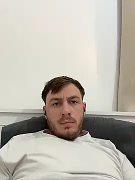 Snapshot of Julian128 chatting on November 3, 2025, 4:54 pm Julian128 online show from November 3, 2025, 4:54 pm