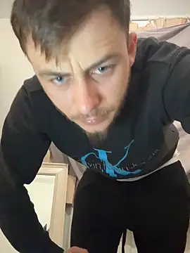 Snapshot of Julian128 chatting on March 6, 2025, 10:58 pm Julian128 online show from March 6, 2025, 10:58 pm