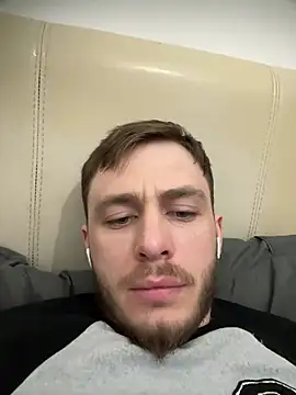 Snapshot of Julian128 chatting on March 5, 2025, 8:53 pm Julian128 online show from March 5, 2025, 8:53 pm