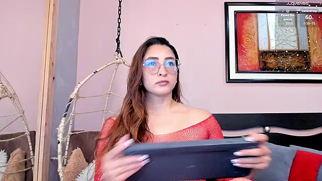 Snapshot of _LaraMom_ chatting on November 13, 2025, 7:40 pm LaraMom online show from November 13, 2025, 7:40 pm