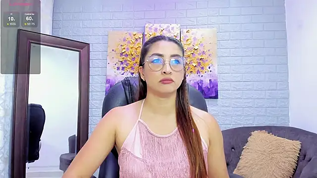 Snapshot of _LaraMom_ chatting on November 19, 2025, 7:25 pm LaraMom online show from November 19, 2025, 7:25 pm