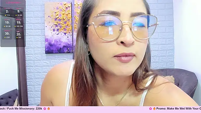 Snapshot of _LaraMom_ chatting on November 26, 2025, 9:04 pm LaraMom online show from November 26, 2025, 9:04 pm