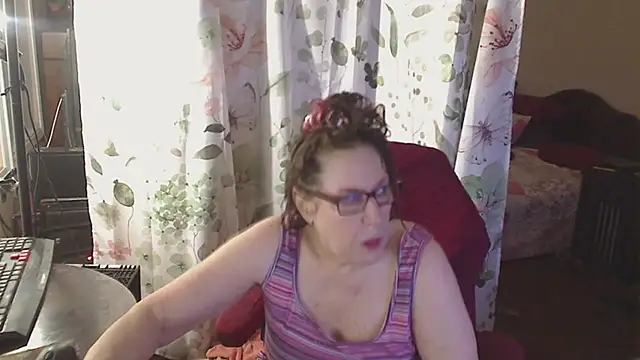 Snapshot of Ireallysquirt chatting on July 1, 2026, 4:13 am Ireallysquirt online show from July 1, 2026, 4:13 am