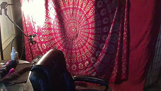 Snapshot of Ireallysquirt chatting on March 21, 2025, 1:02 am Ireallysquirt online show from March 21, 2025, 1:02 am