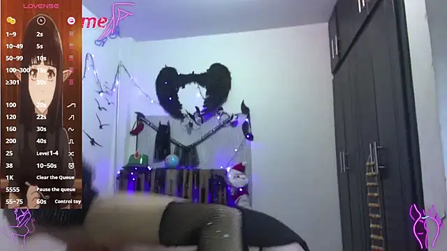  Hanna white  online show from November 9, 2025, 10:36 pm