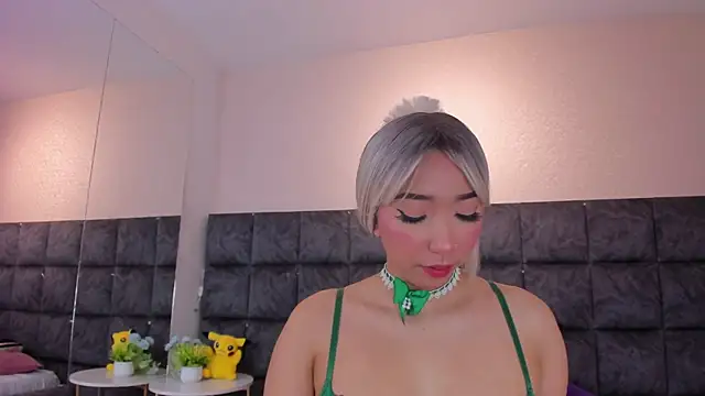 EmilyReevess online show from March 17, 2025, 1:08 pm