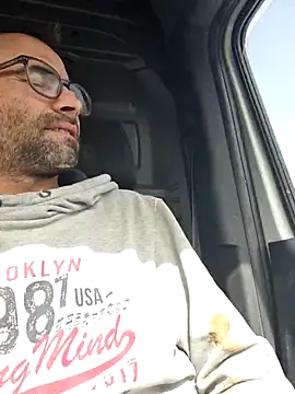 Snapshot of robertilevis chatting on March 4, 2026, 11:29 am robertilevis online show from March 4, 2026, 11:29 am