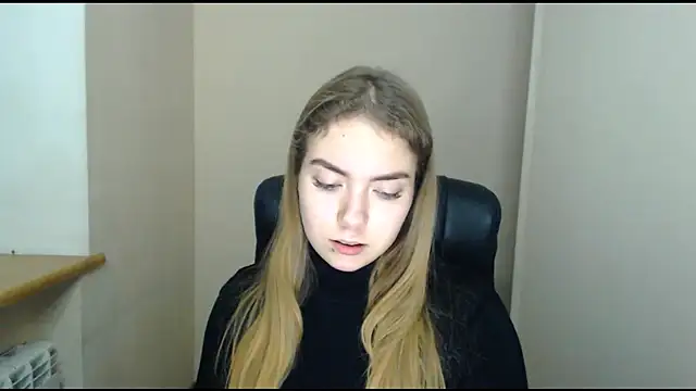 zoey deuttch online show from December 5, 2024, 10:28 am