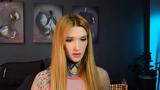 Snapshot of SophieInkk chatting on March 9, 2025, 7:59 pm SophieInkk online show from March 9, 2025, 7:59 pm