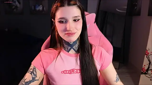 Snapshot of SophieInkk chatting on January 14, 2025, 10:23 pm SophieInkk online show from January 14, 2025, 10:23 pm