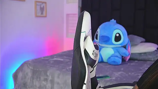 Marianamonroe  online show from April 14, 2026, 11:59 am