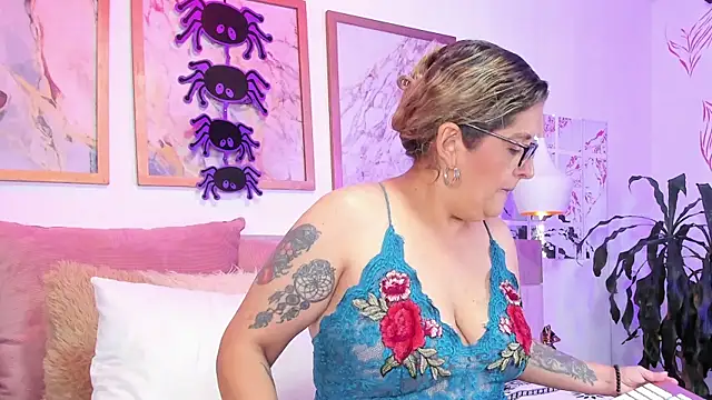 ValeryHart1 online show from October 9, 2025, 12:49 pm