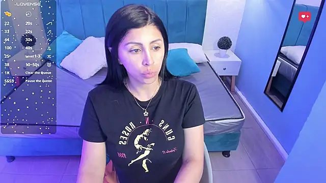 Snapshot of tiffani__love chatting on February 14, 2025, 12:03 pm tiffani love online show from February 14, 2025, 12:03 pm