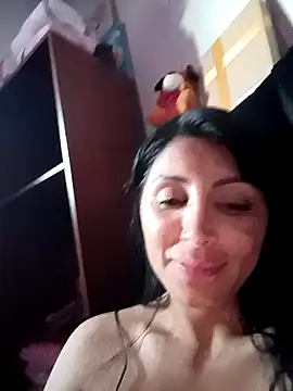 Snapshot of tiffani__love chatting on October 20, 2025, 10:21 pm tiffani  love online show from October 20, 2025, 10:21 pm