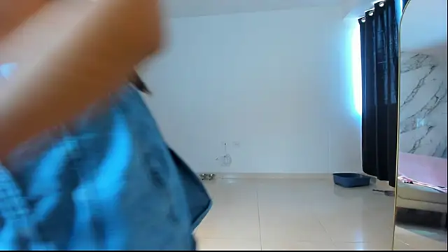 Emi latingirl online show from March 16, 2026, 8:11 pm