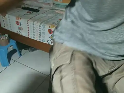 Snapshot of triangle0623 chatting on October 25, 2025, 9:41 am triangle0623 online show from October 25, 2025, 9:41 am