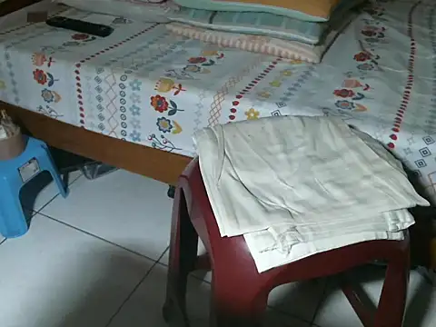 Snapshot of triangle0623 chatting on October 9, 2025, 10:27 am triangle0623 online show from October 9, 2025, 10:27 am