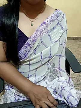 Snapshot of Nithya_05 chatting on September 27, 2025, 6:41 am Nithya 05 online show from September 27, 2025, 6:41 am