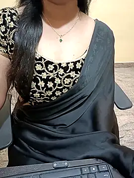 Snapshot of Nithya_05 chatting on October 8, 2025, 4:40 pm Nithya 05 online show from October 8, 2025, 4:40 pm