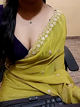 Snapshot of Nithya_05 chatting on October 13, 2025, 4:58 am Nithya 05 online show from October 13, 2025, 4:58 am