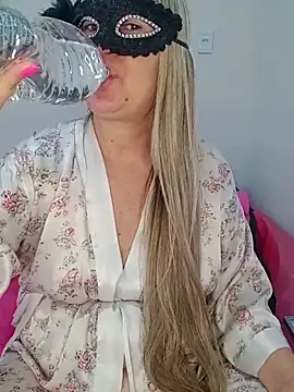 titiasexy online show from October 22, 2025, 3:22 pm