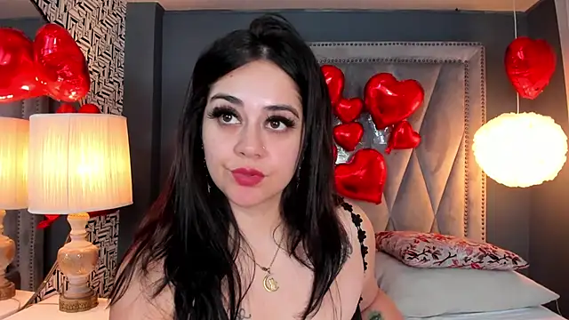 nahomi sweett online show from February 18, 2025, 2:06 pm