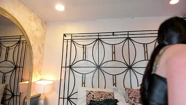 nahomi sweett online show from September 21, 2025, 8:08 am