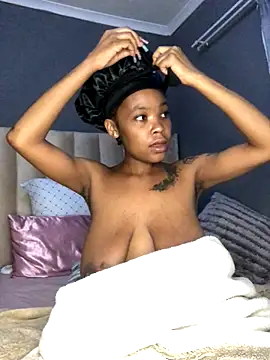 Snapshot of Nicole_Liam_ chatting on October 21, 2025, 9:47 pm Nicole Liam  online show from October 21, 2025, 9:47 pm