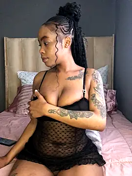 Snapshot of Nicole_Liam_ chatting on October 4, 2025, 4:58 am Nicole Liam  online show from October 4, 2025, 4:58 am