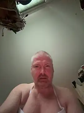 Snapshot of Sirina80 chatting on November 30, 2025, 2:29 pm Sirina80 online show from November 30, 2025, 2:29 pm