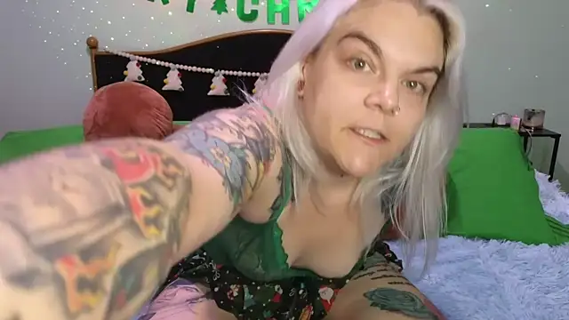CherryBombBomb online show from December 15, 2024, 7:46 am