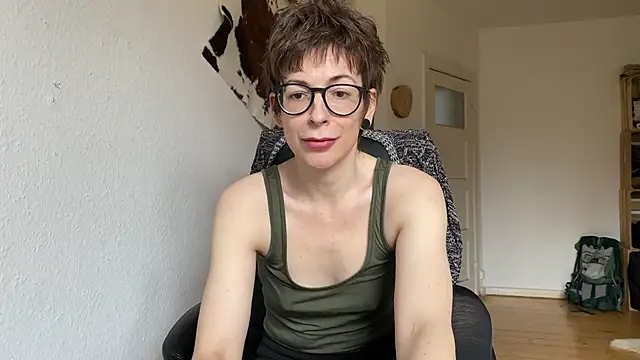 secretly naked online show from February 27, 2025, 1:07 pm